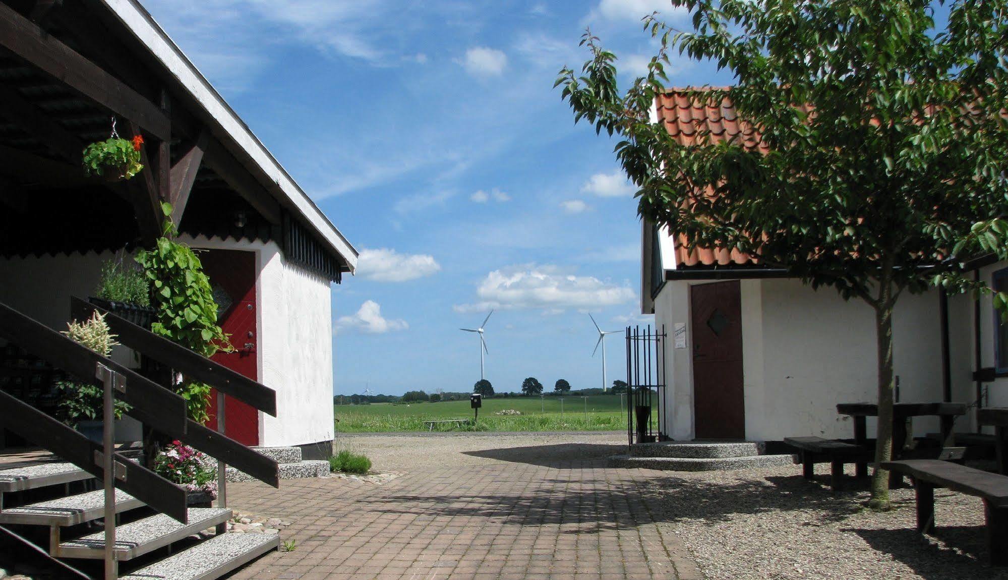 Landet Bed And Breakfast Tomelilla Exterior photo